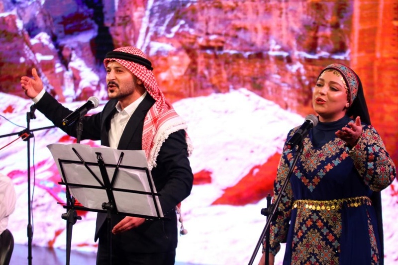 約旦歌手深情演唱，納達爾·達烏德攝